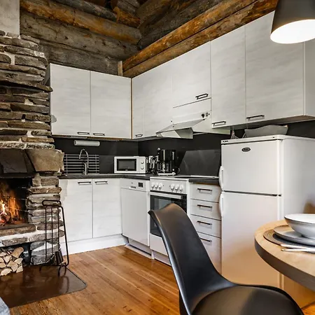 Chalet Blueberry - Cozy Log Near Slopes *