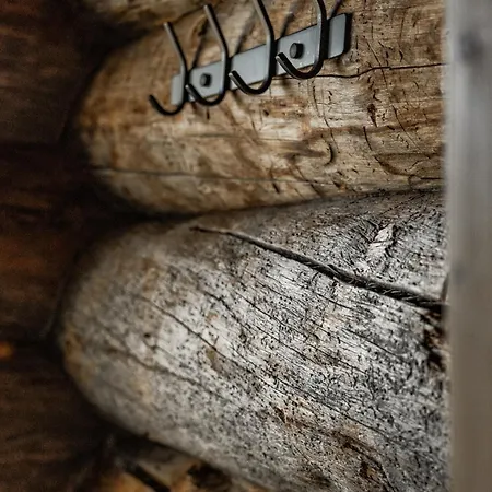 Chalet Blueberry - Cozy Log Near Slopes *